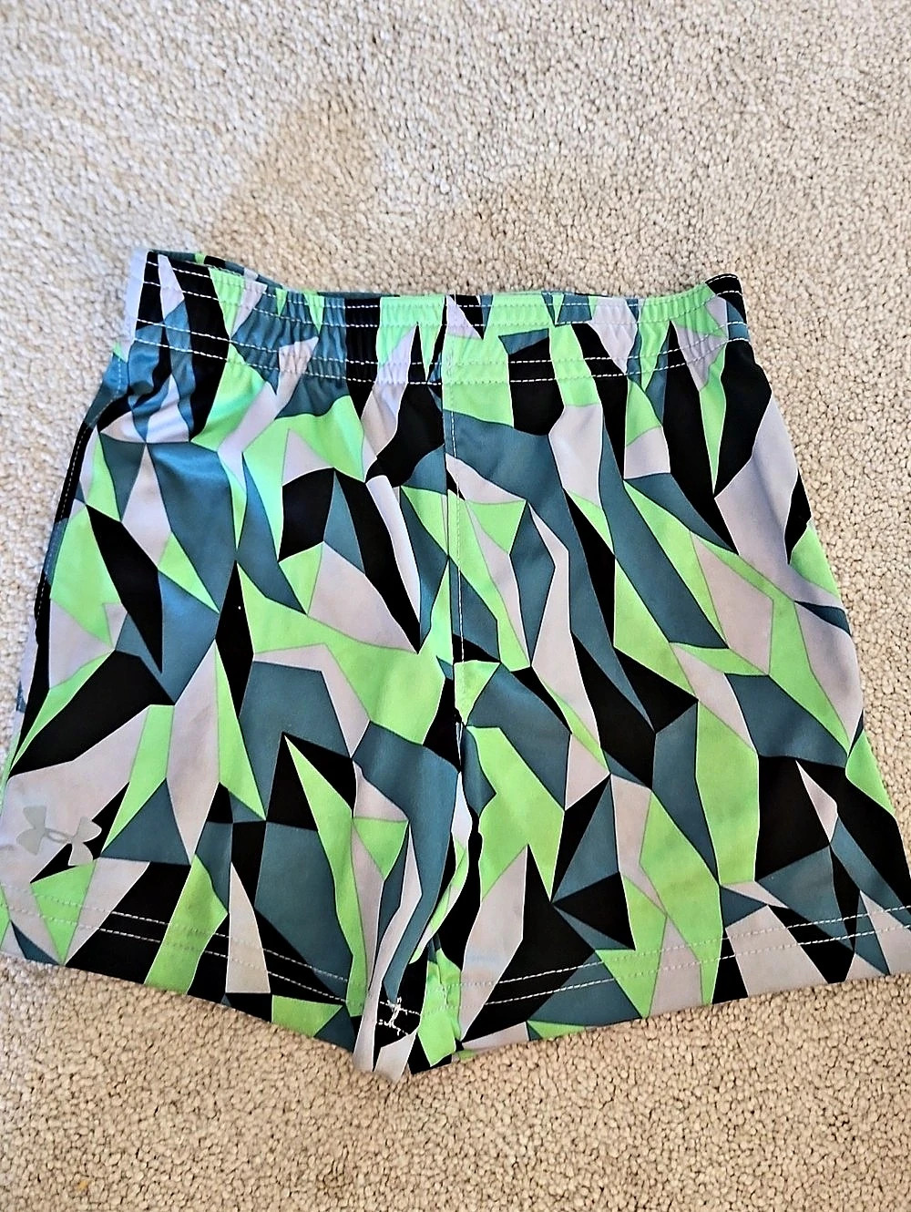 Under Armour Geometric Athletic Shorts in Green & Black Size 2T